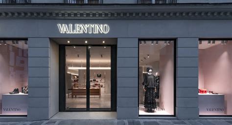 Valentino online shopping